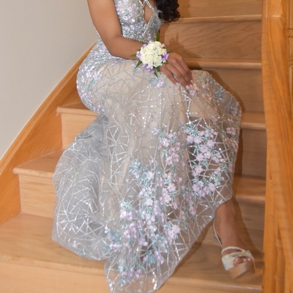 Evening Gown - Picture 8 of 8